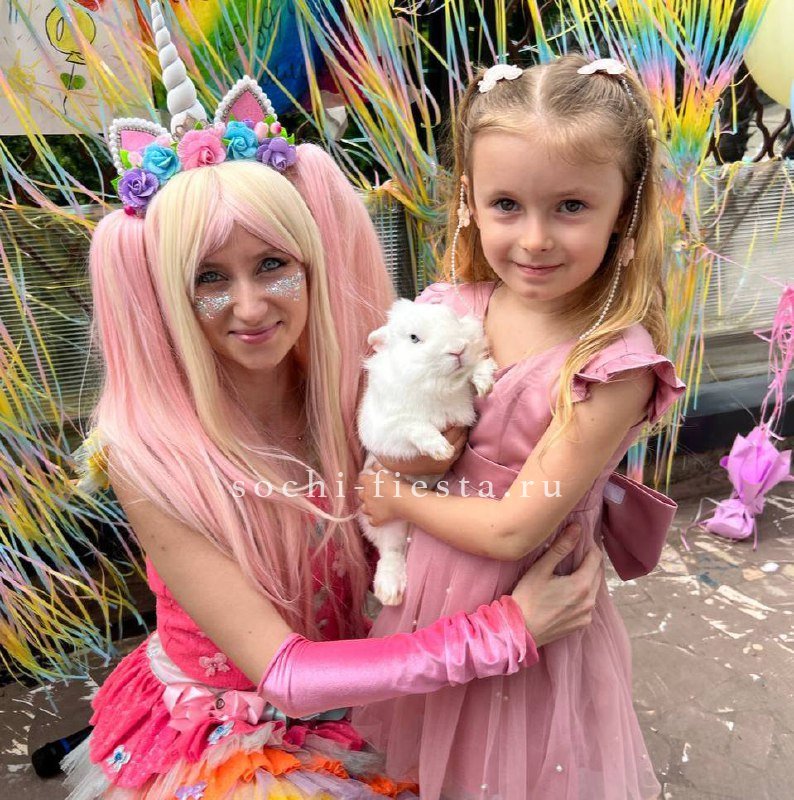 свадебный букет невесты из белых роз и пионов с нежной зеленью от флориста Челябинска