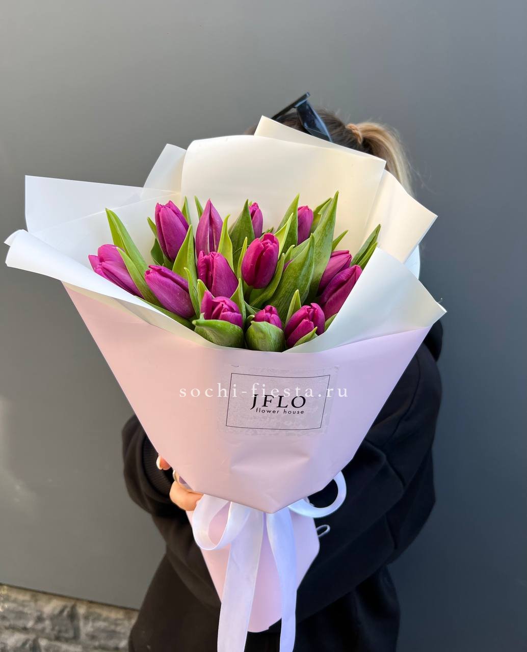 видовой каталог с розами и хризантемами в челябинской студии