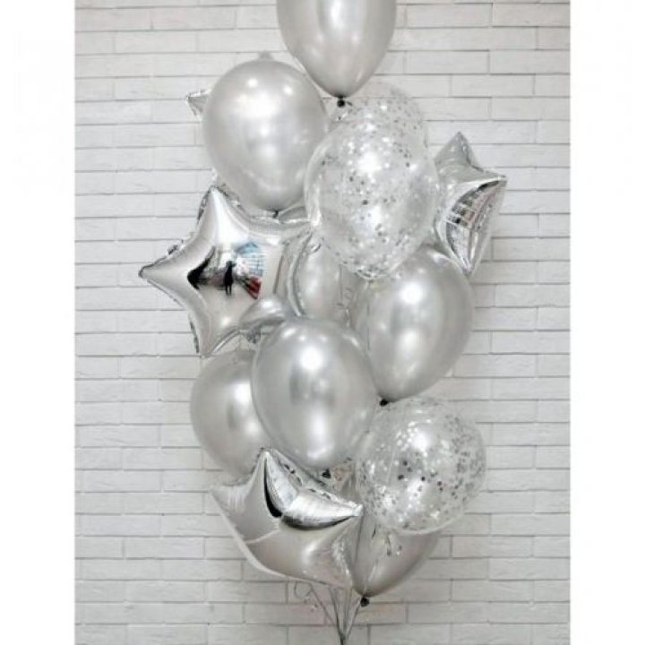 Фонтан шаров "Сильвер мун" в Челябинске