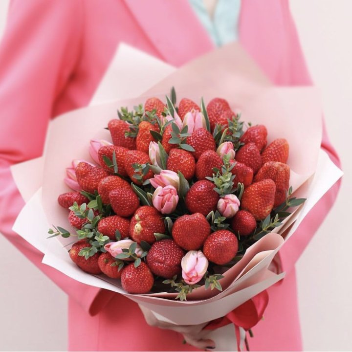 Тюльпаны и клубника в Челябинске