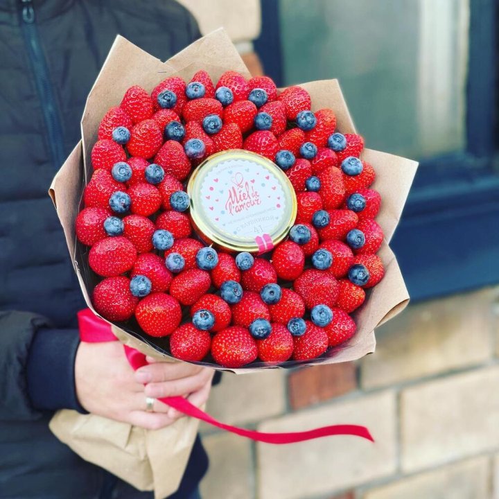 "Клубника и мёд" в Челябинске