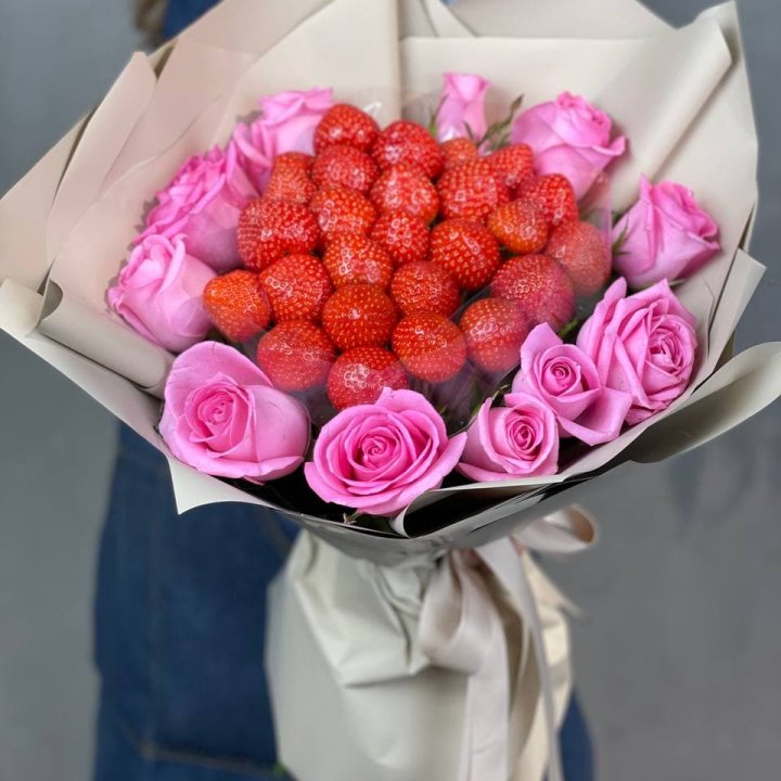 Клубника и розы в Челябинске
