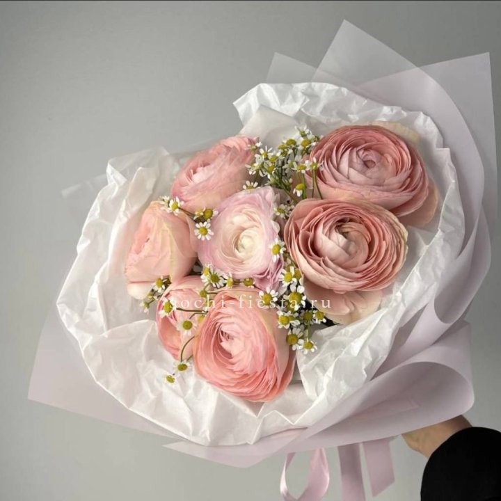 Ранункулюсы с ромашками в Челябинске