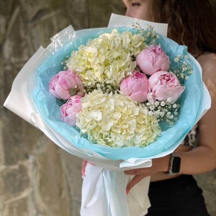 Букет с пионами "Блюсом" в Челябинске