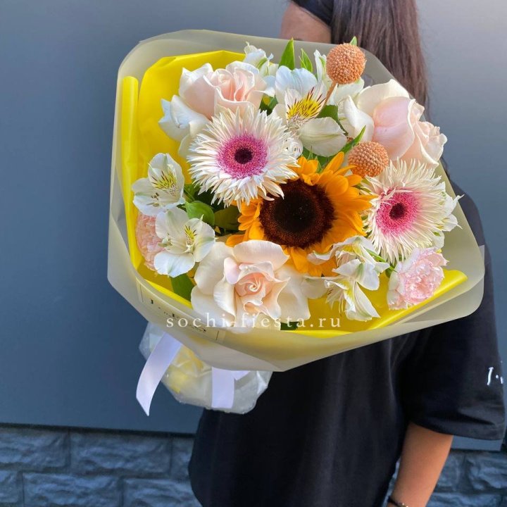 Букет с подсолнухом "Елоу" в Челябинске