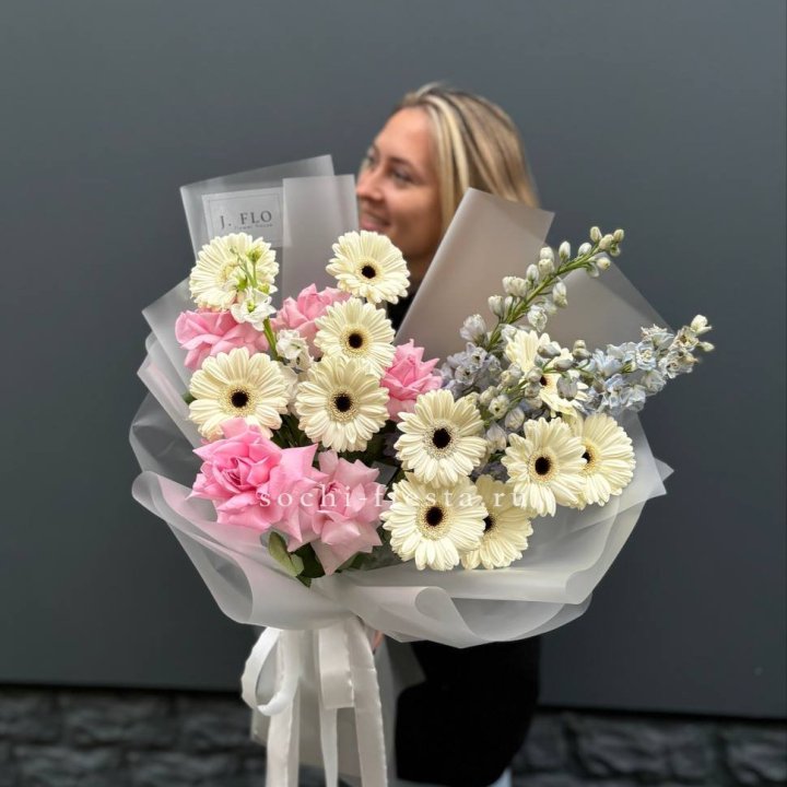 Букет роз и гербер в Челябинске