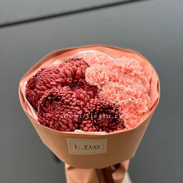 Букет хризантем и диантусов  в Челябинске