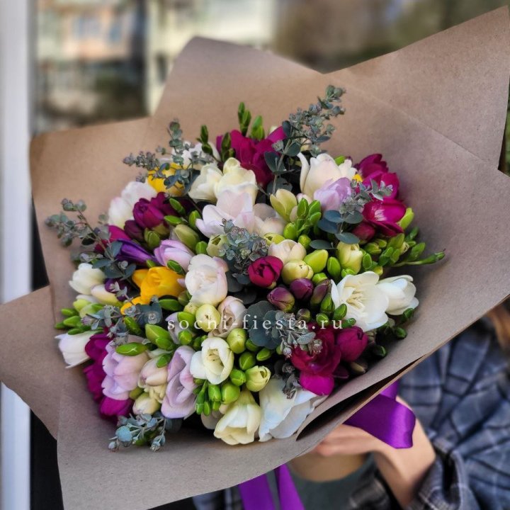 Букет фрезий "Радуга" в Челябинске