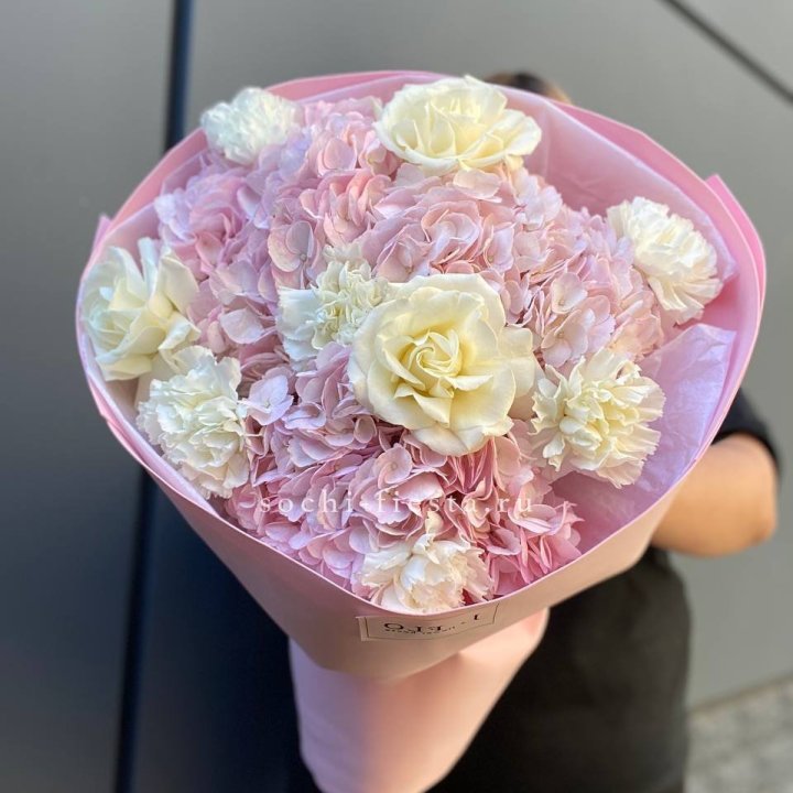  Букет гортензий и роз  в Челябинске