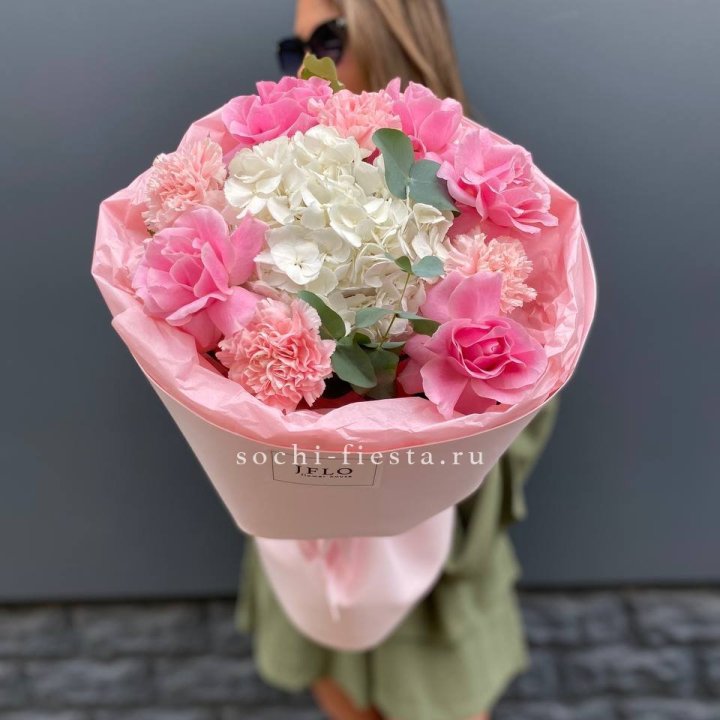  Букет роз и гортензии "Навола" в Челябинске