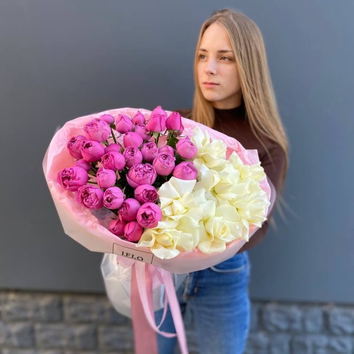 Дуо белых и кустовых роз в Челябинске