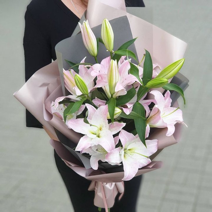 Букет розовых лилий в Челябинске