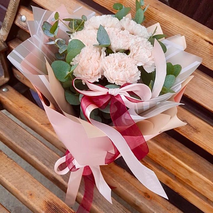 Диантусы с эвкалиптом в Челябинске