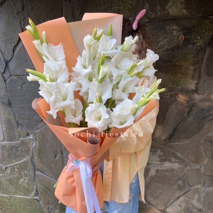Букет белых гладиолусов  в Челябинске
