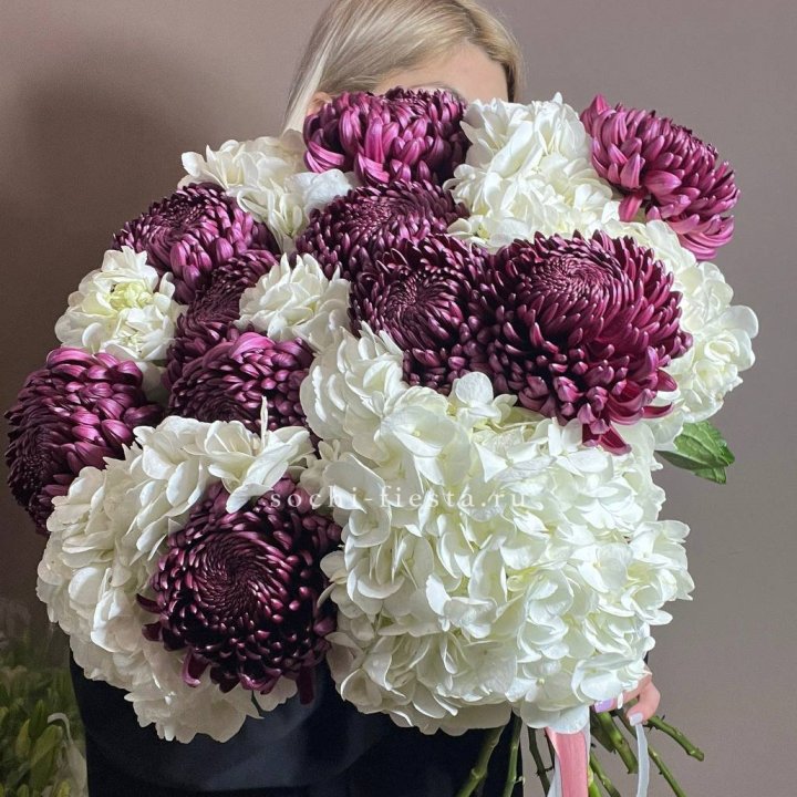 Охапка Бигуди и гортензий в Челябинске