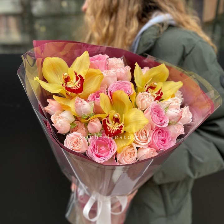  Букет орхидей и роз Есенья в Челябинске