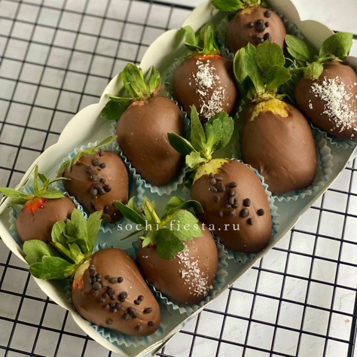 Клубника в шоколаде 10 ягод в Челябинске