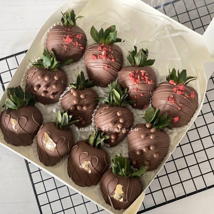 Клубника в шоколаде 12 ягод в Челябинске