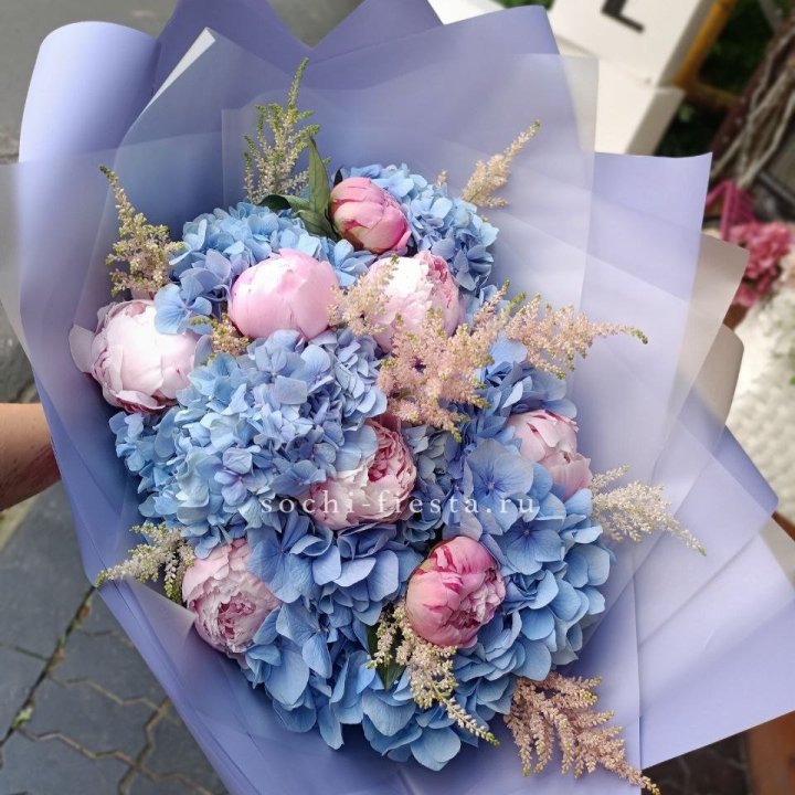 Дизайнерский букет с гортензией №3 в Челябинске