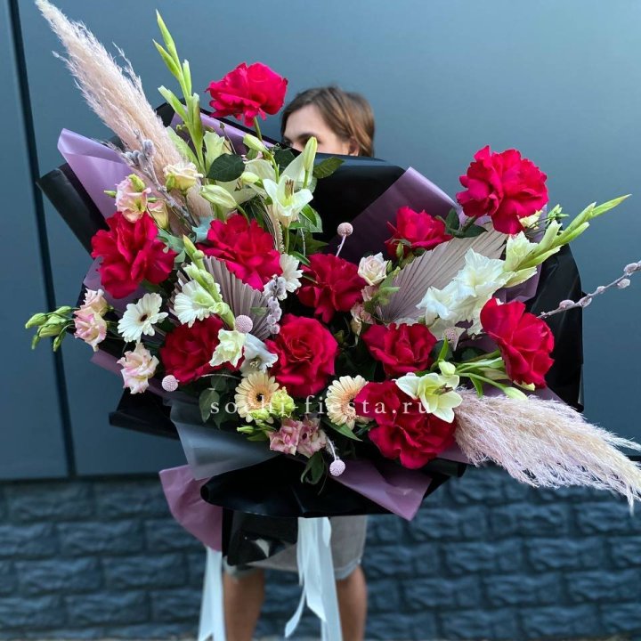 Дизайнерский букет Ред в Челябинске