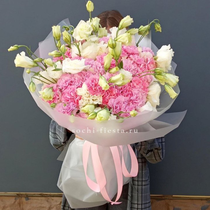 Букет из эустом и диантусов  в Челябинске