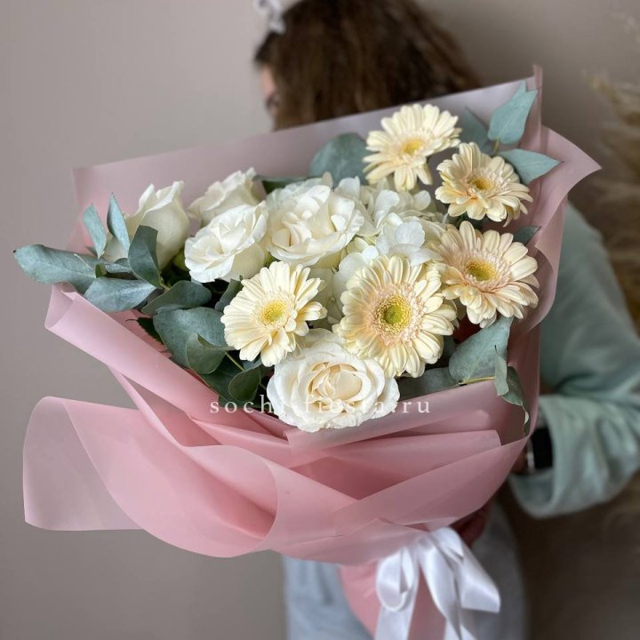 Букет роз, гортензии, гербер  в Челябинске