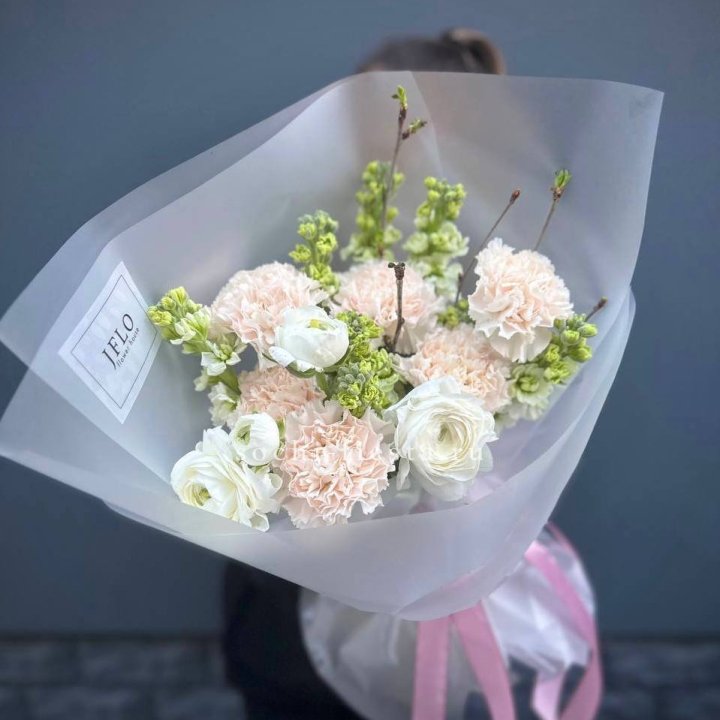 Букет маттиолы и ранункулюсов  в Челябинске