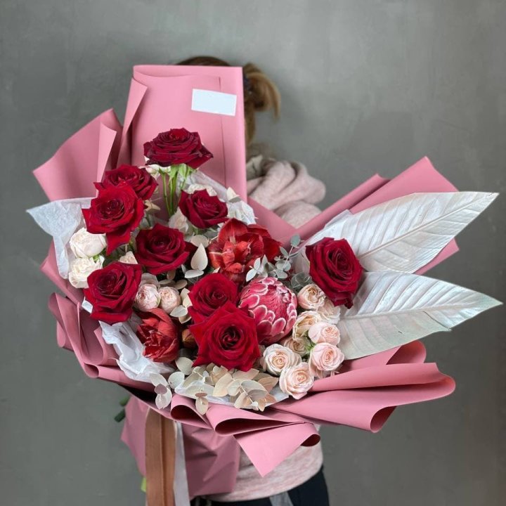 Дизайнерский букет "Ред Вильвет" в Челябинске