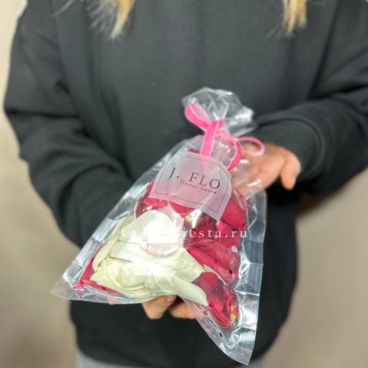 Лепестки роз в Челябинске