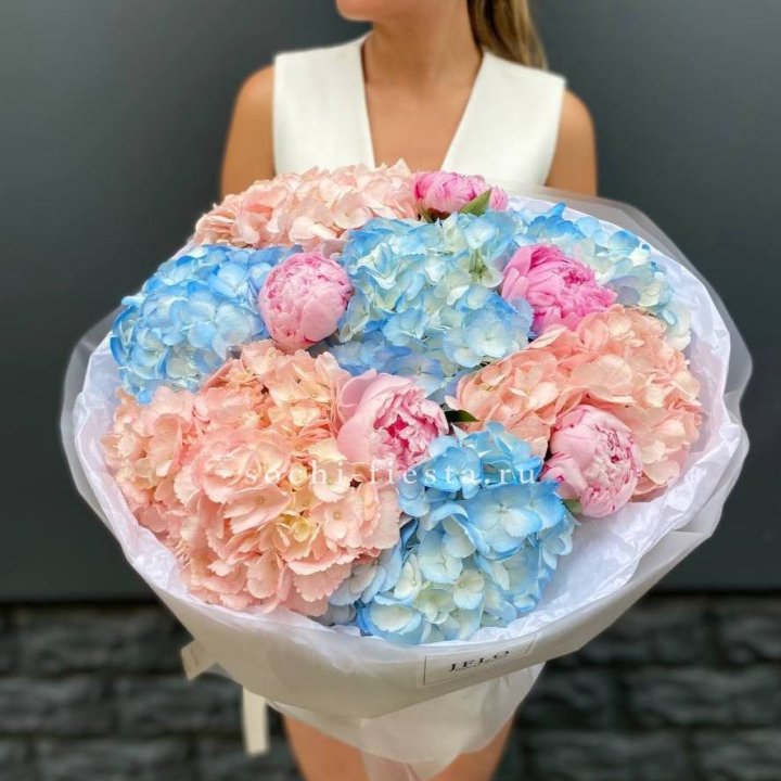 Дуобукет гортензии с пионами  в Челябинске
