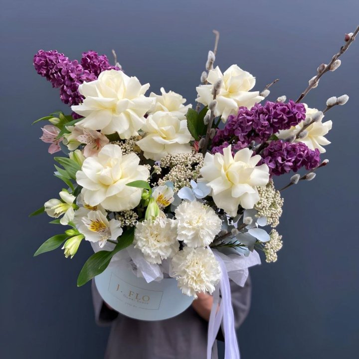 Цветочный бокс Французских роз и Сирени в Челябинске