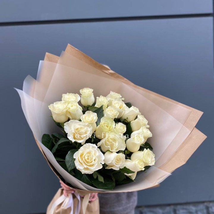  Букет  высоких белых роз   в Челябинске