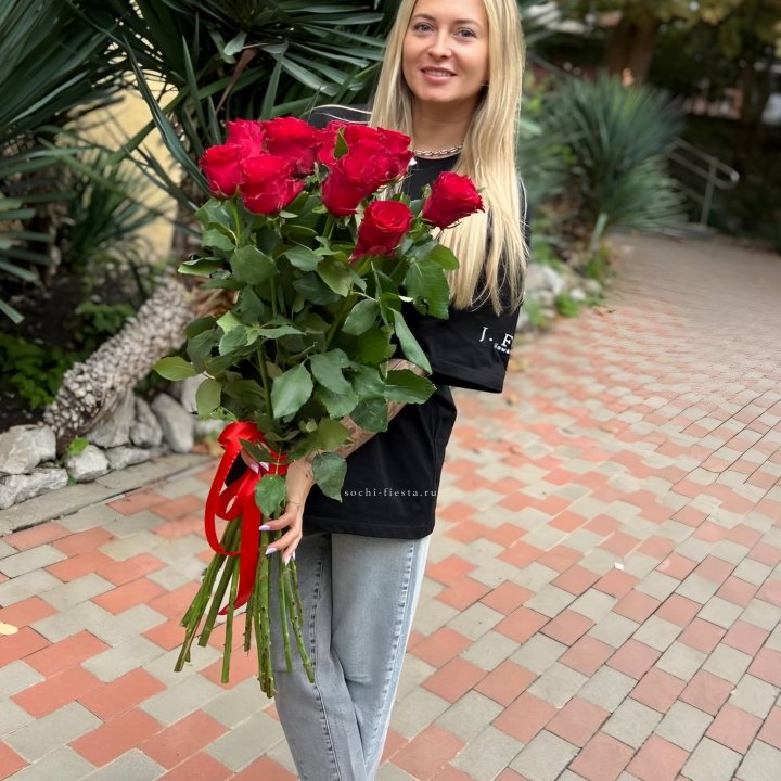 15 высоких красных роз в Челябинске