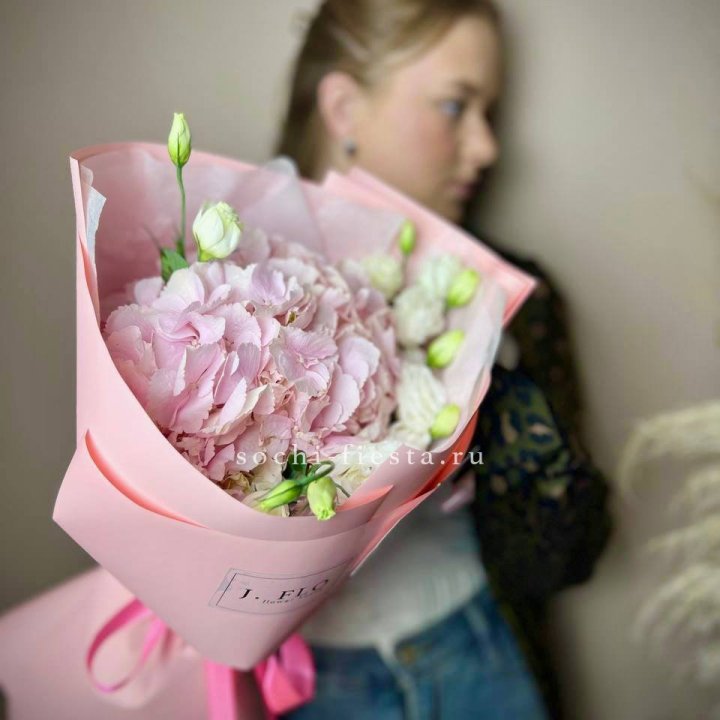 Букет с гортензией №2 в Челябинске