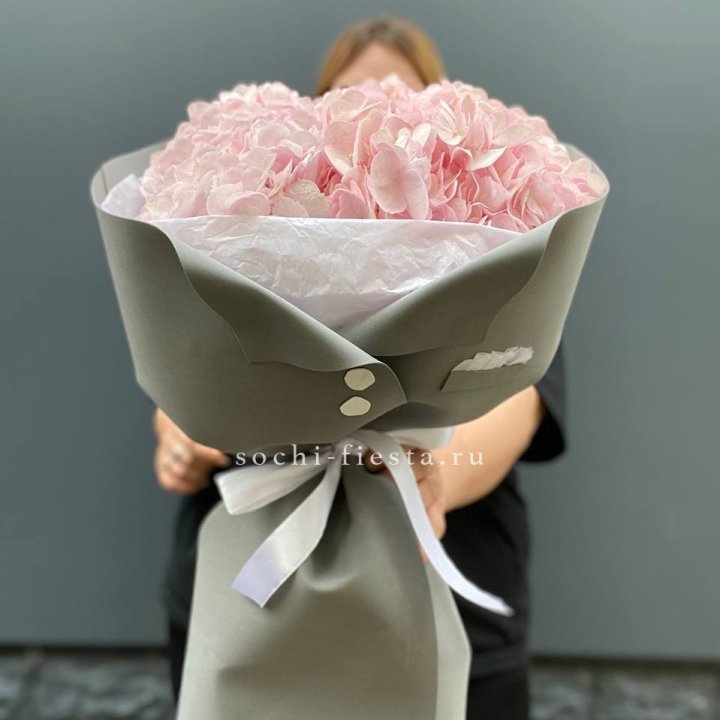  Букет  пиджачок из 5 гортензий в Челябинске