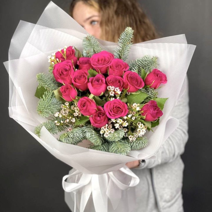 Новогодний букет Елки и Розы в Челябинске