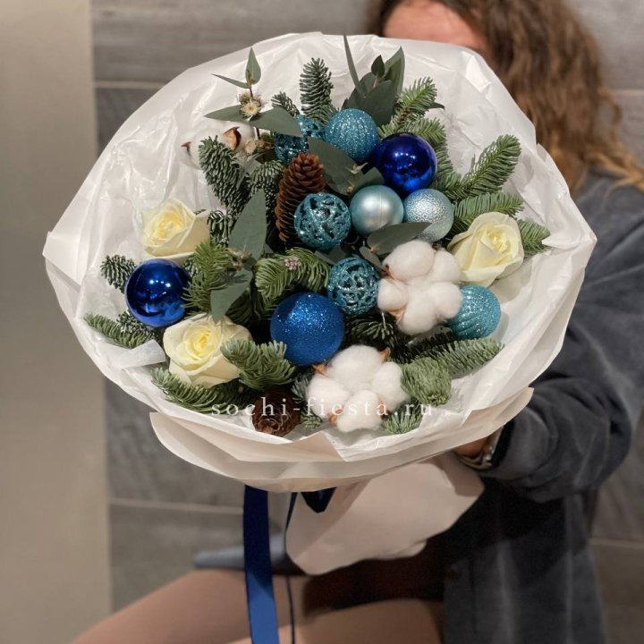 Новогодний букет "Синий иней" в Челябинске