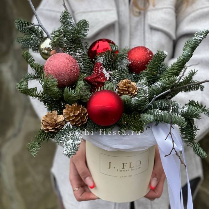 Новогодняя композиция в коробке ред в Челябинске