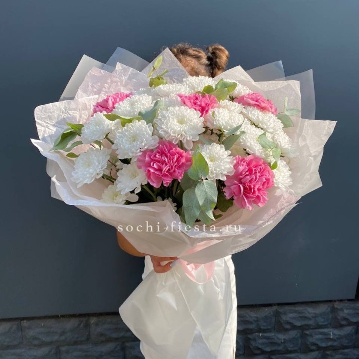  Букет  хризантем и диантусов "Воздушный" в Челябинске