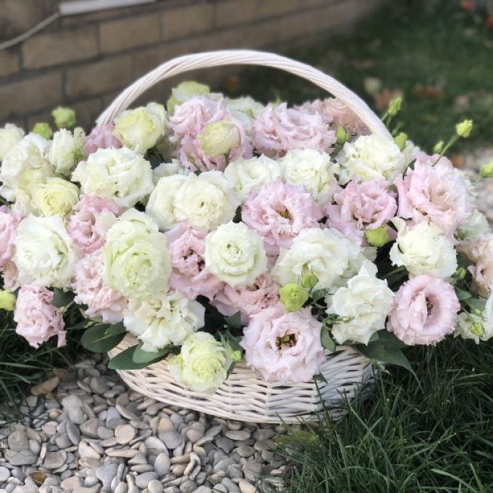 Корзина с эустомой в Челябинске