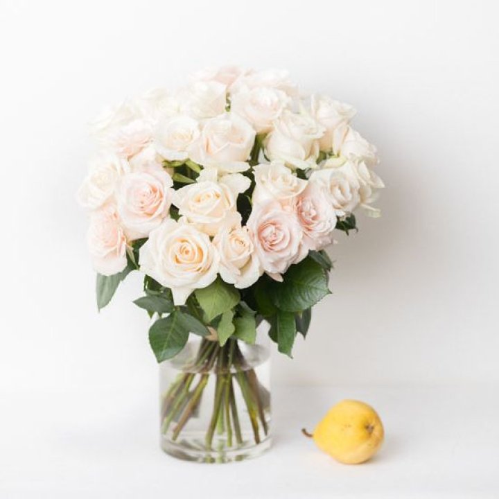 25 кремовых роз в Челябинске