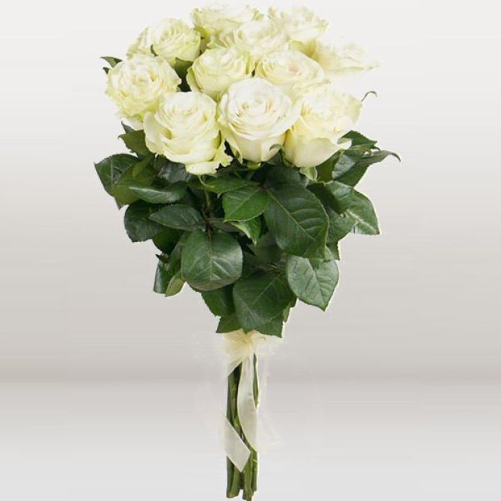 11 белых голландских роз в Челябинске