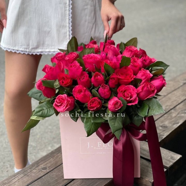 55 алых роз в кубе в Челябинске