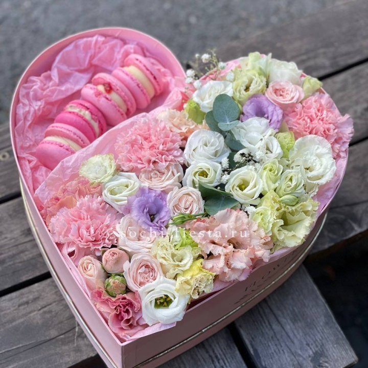 Бокс-сердце с макарон "Пинк" в Челябинске