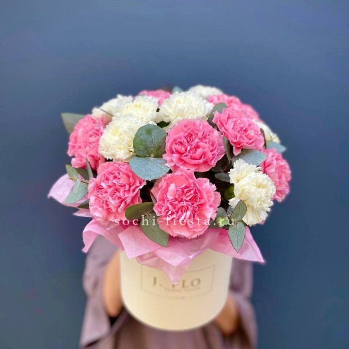 Диантусы в цилиндре в Челябинске