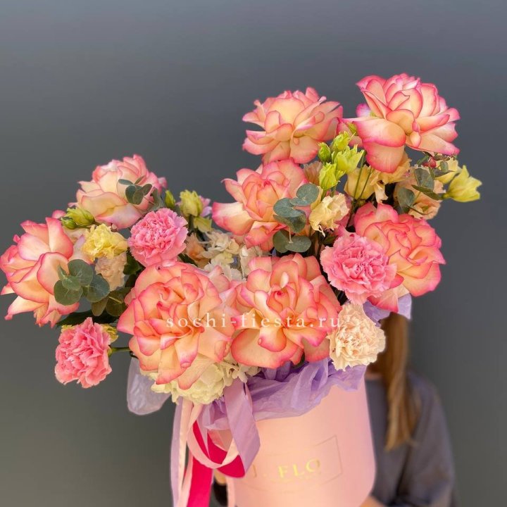 Бокс нежный с розами в Челябинске