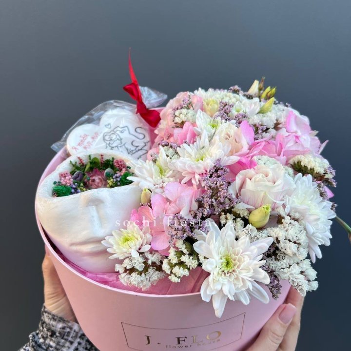 Цветы и свеча в коробке в Челябинске