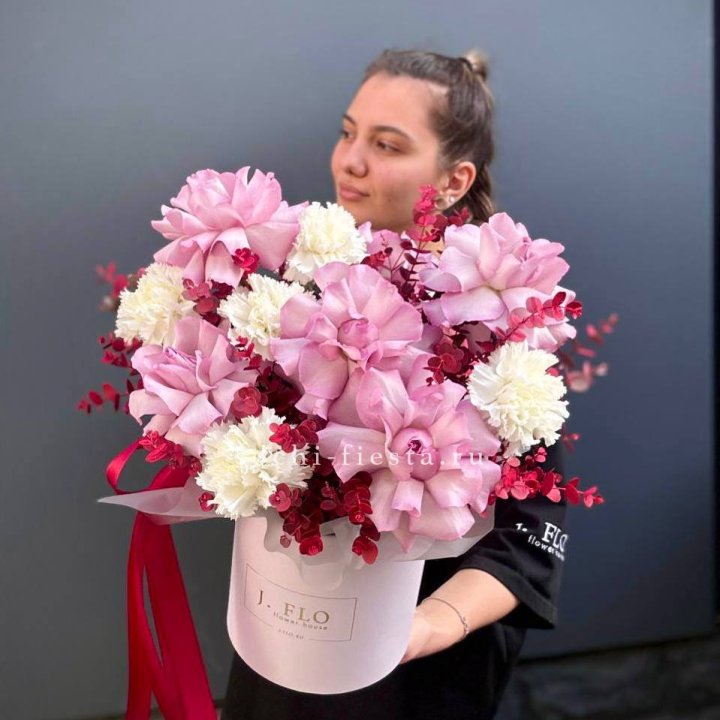 Бокс с французскими розами "Вела вита" в Челябинске