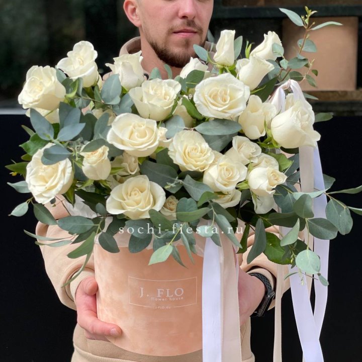 41 белая роз в бархатном боксе в Челябинске