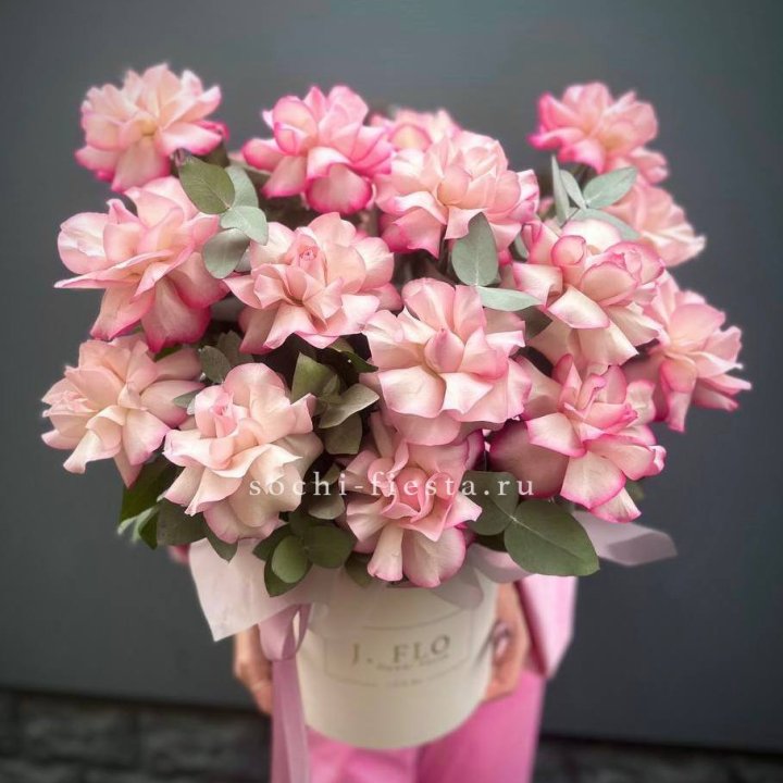 17 Французских  роз Венди в боксе в Челябинске